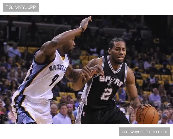 邓肯低位单打效率仍居联盟前列，改变对手防守布局