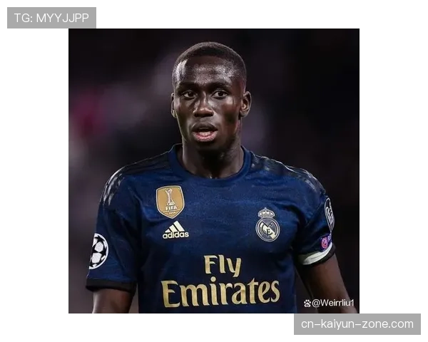 居莱尔更适合边锋还是中场？战术角色适配性深度解析